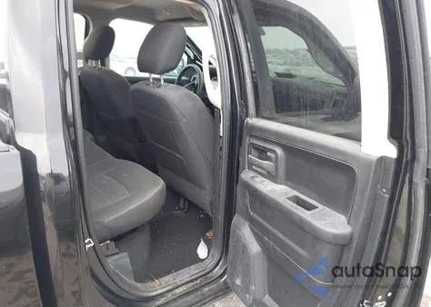 2021 Ram 1500 Classic Tradesman 4X2 6'4 Box z USA, uszkodzony, nr VIN 1C6RR6FG7MS563486